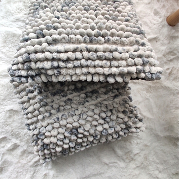 distinctly home Other - Set of 2 white and gray soft bubble cushions 18in